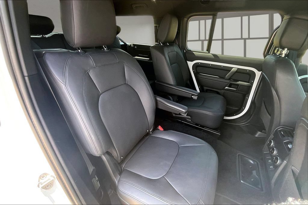 Certified 2025 Land Rover Defender 130 X-Dynamic SE AWD/4WD image 27