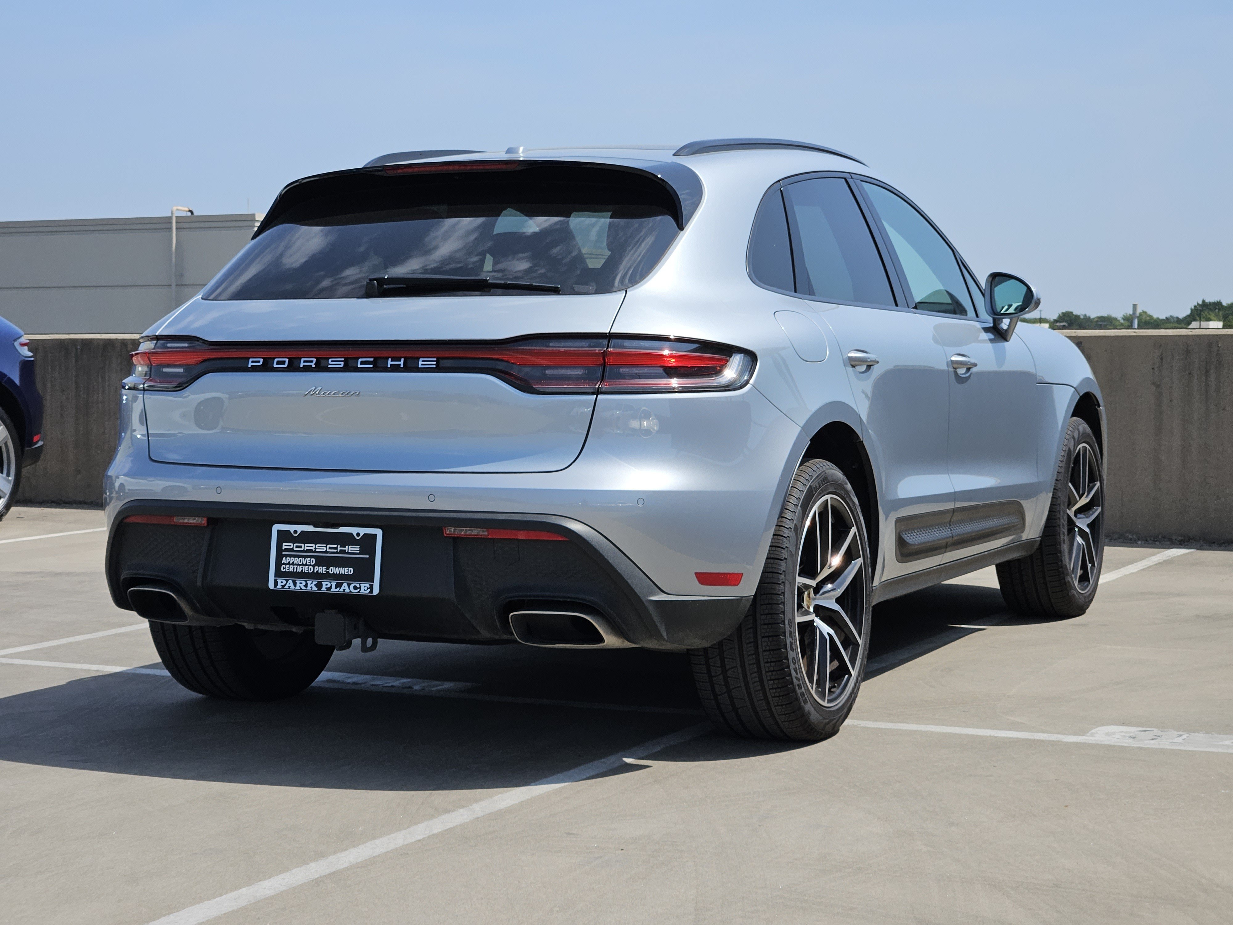 Certified 2025 Porsche Macan AWD/4WD image 8