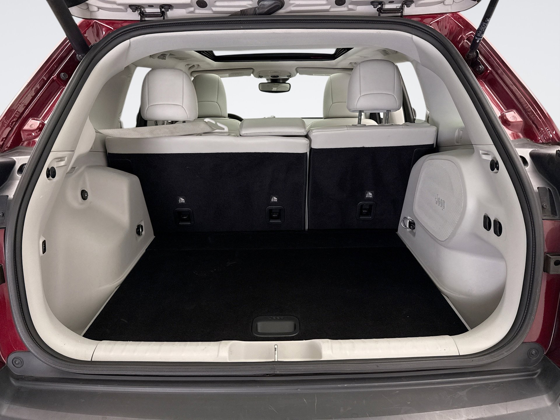 Used 2021 Jeep Cherokee Limited image 19