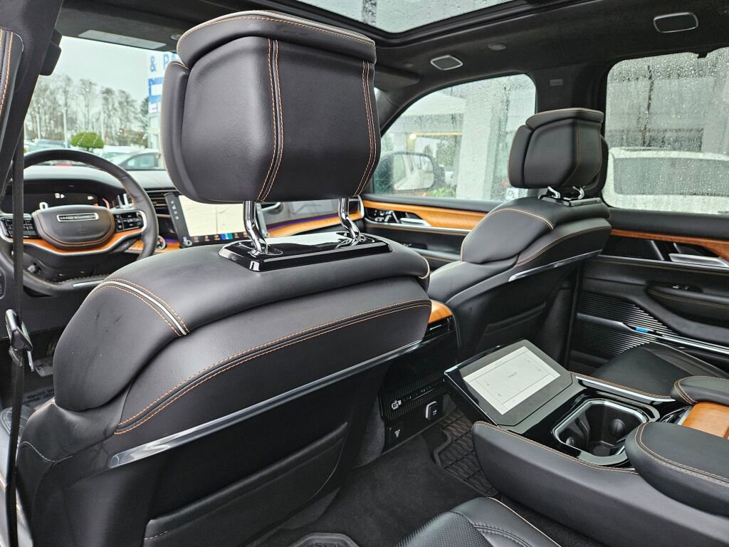Used 2024 Jeep Grand Wagoneer L Series III image 17