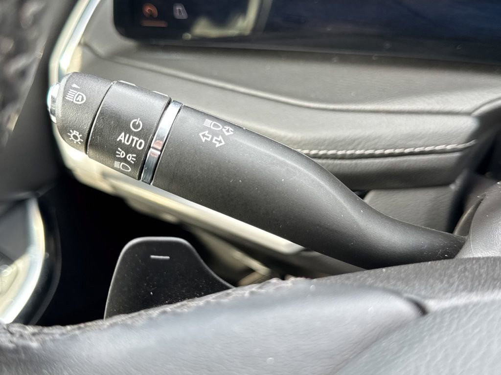 Used 2024 Cadillac XT4 Premium Luxury image 12