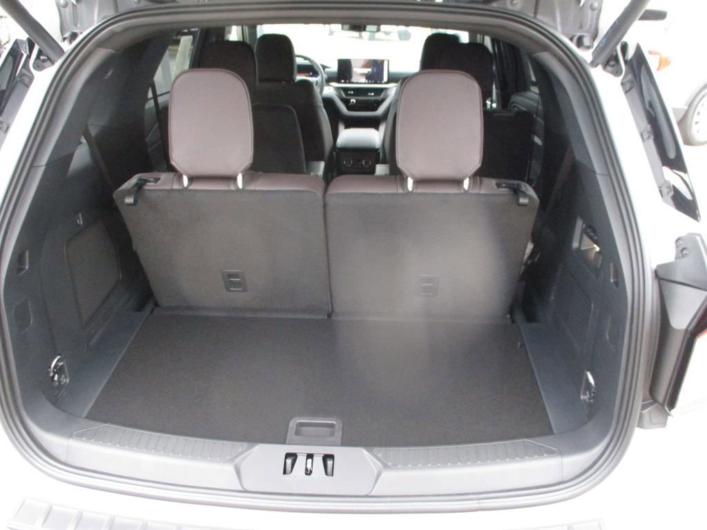 New 2026 Ford Explorer Platinum image 4
