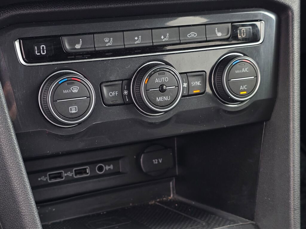 Used 2020 Volkswagen Tiguan SE image 36