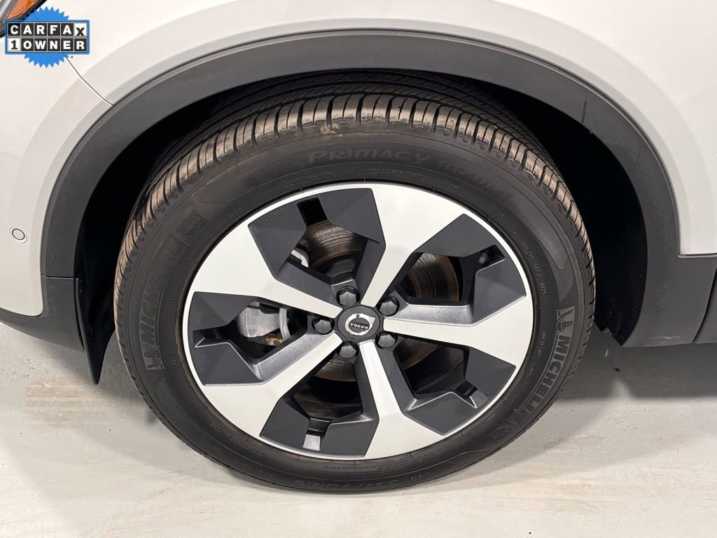 Certified 2025 Volvo XC40 B5 Plus image 28