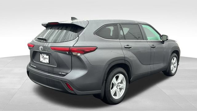 Used 2025 Toyota Highlander LE image 32