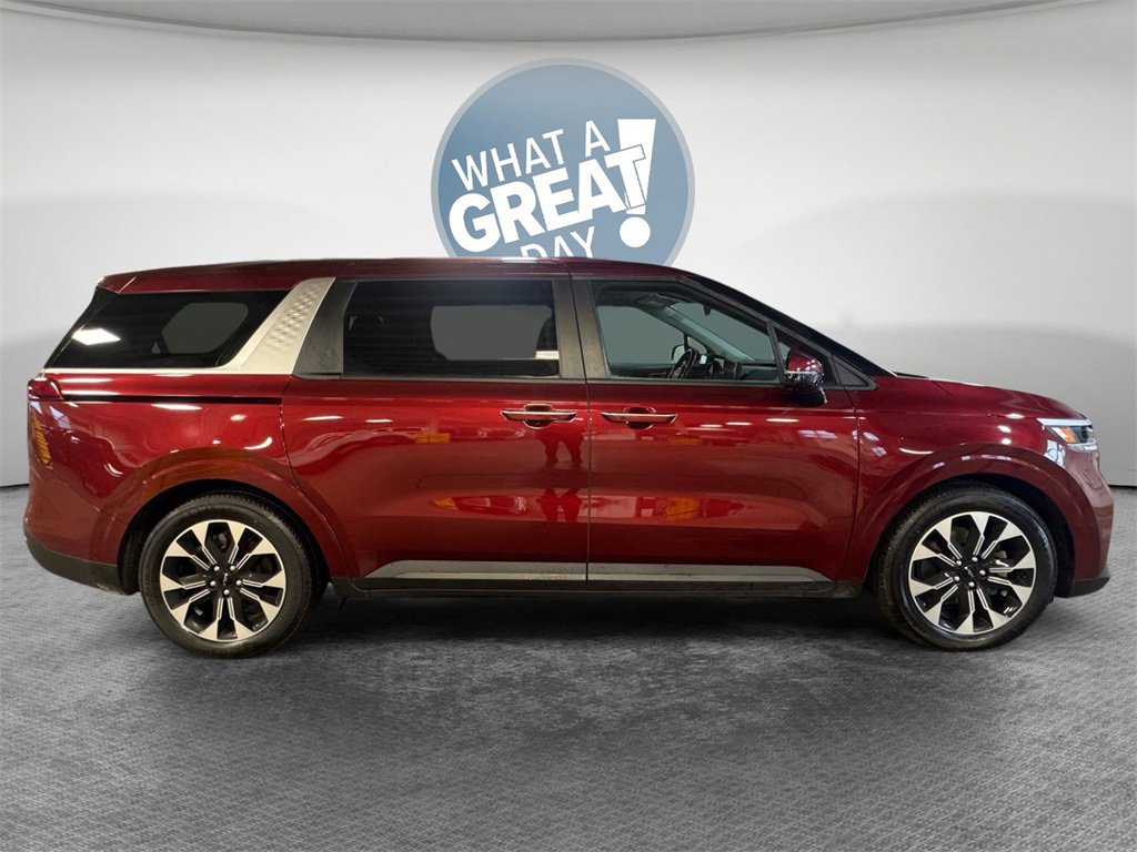 Certified 2024 Kia Carnival EX image 2