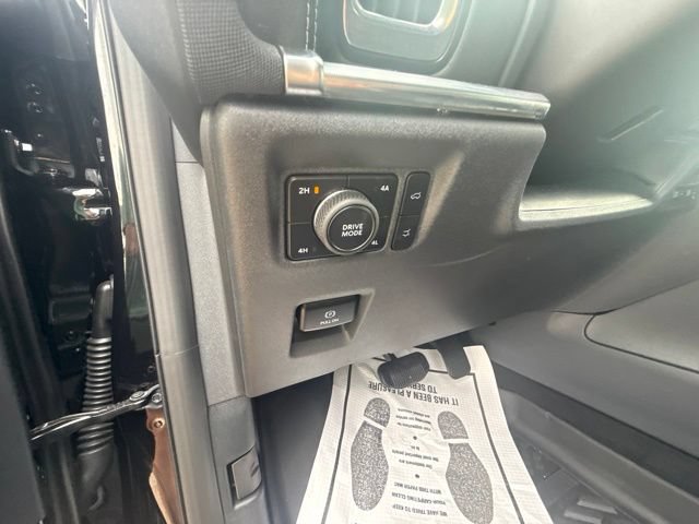 Used 2026 Ford Expedition Platinum w/ Stealth Appearance Package AWD/4WD image 17
