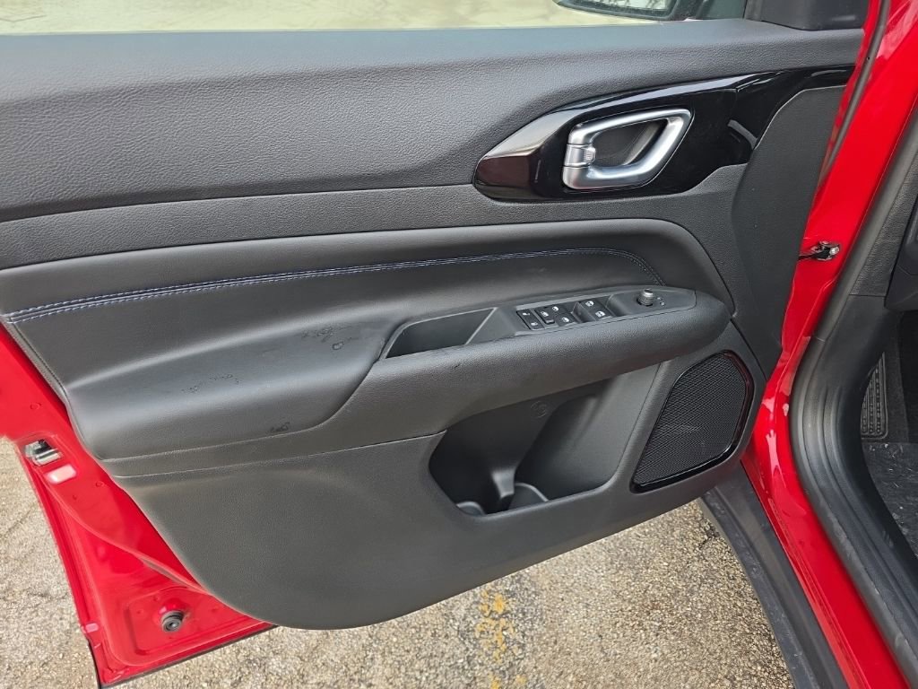 New 2026 Jeep Compass Latitude image 9