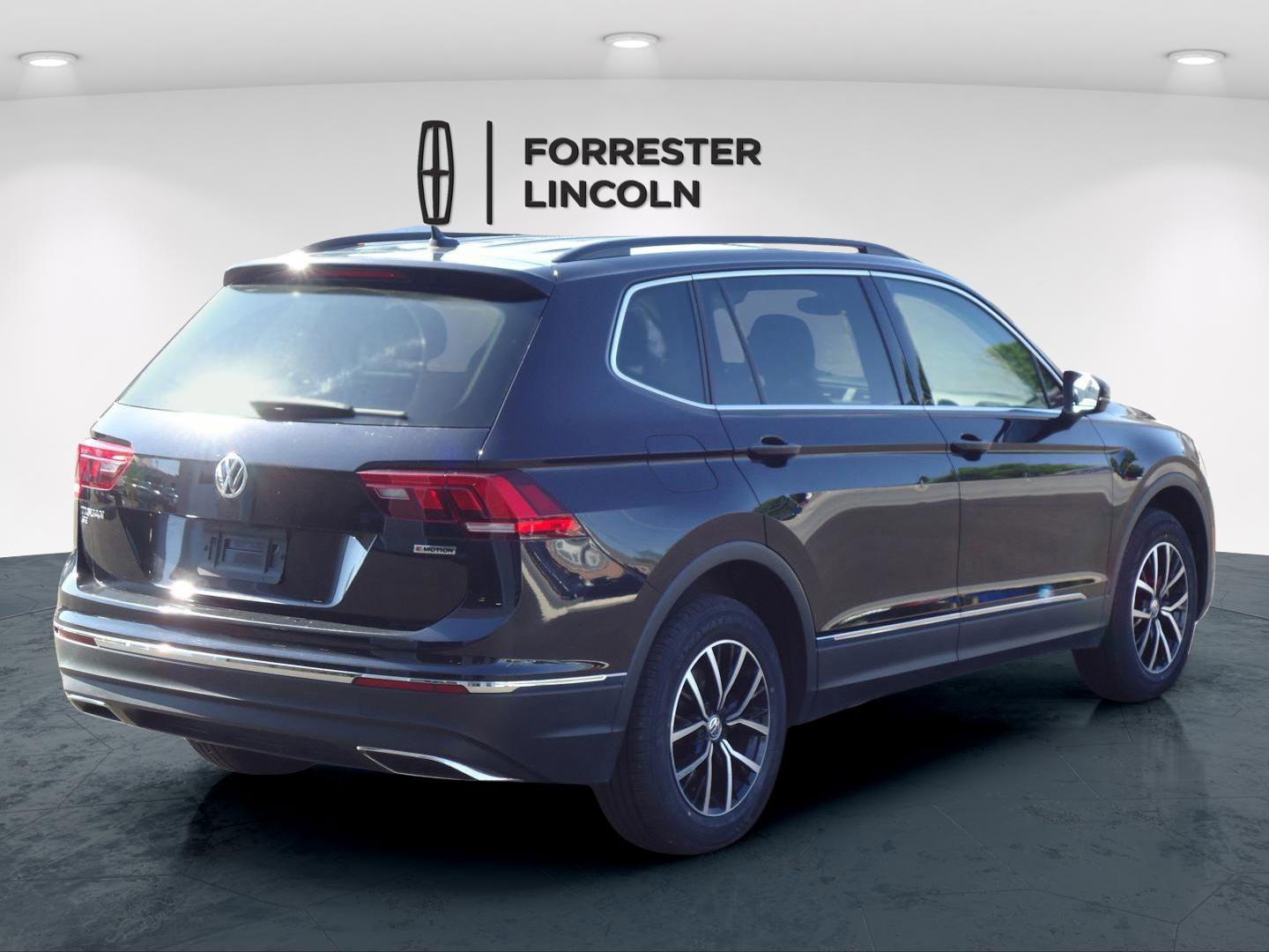 Used 2021 Volkswagen Tiguan SE image 3