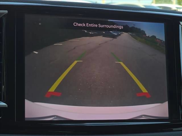 Used 2023 Chrysler Pacifica Touring-L FWD image 16