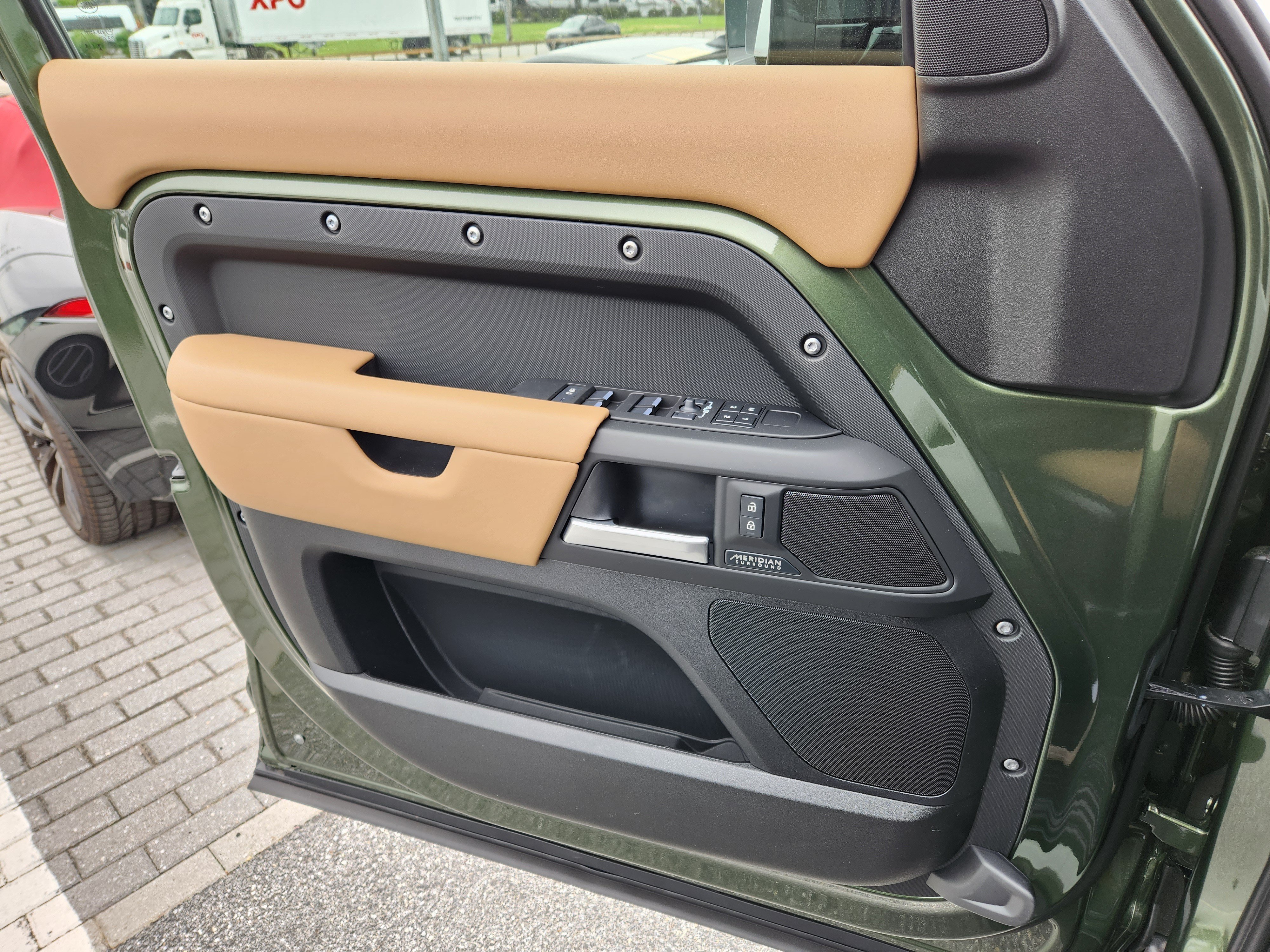 New 2026 Land Rover Defender 110 X-Dynamic SE AWD/4WD image 16