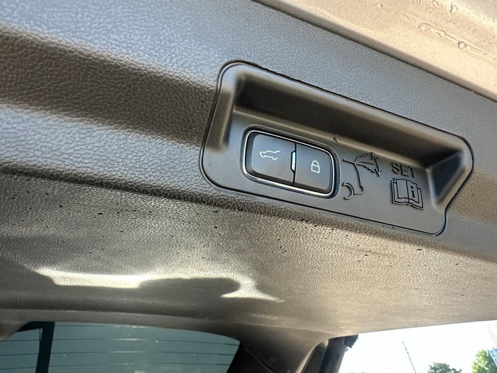 Used 2020 Ford Explorer Limited RWD image 18