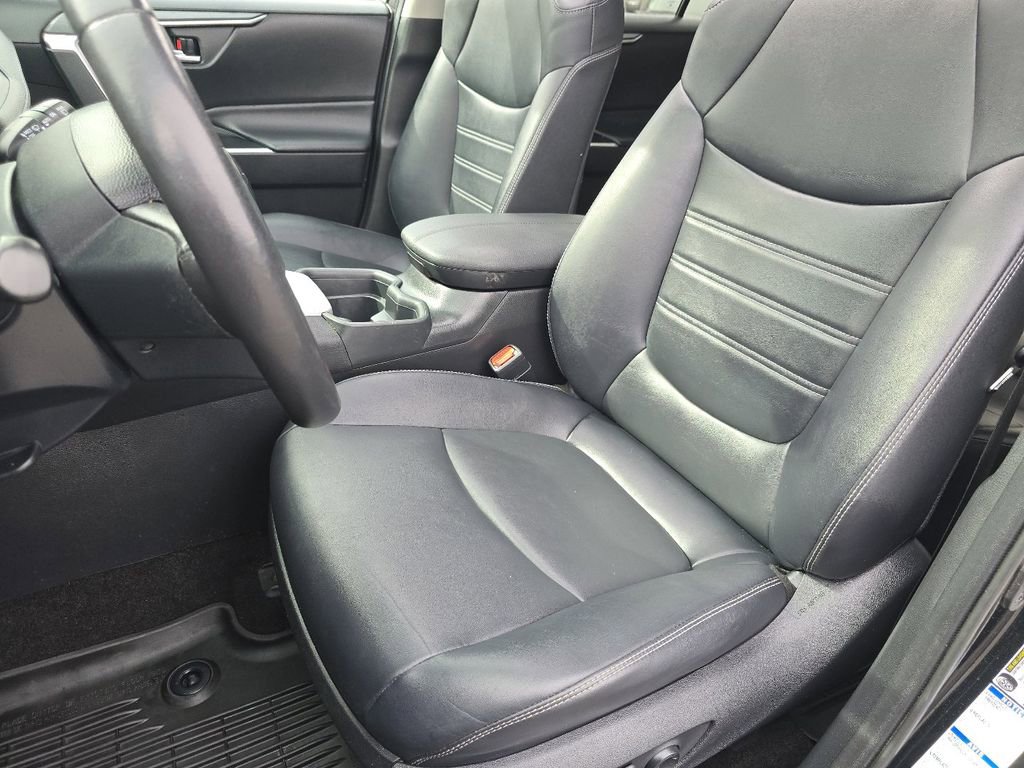 Used 2020 Toyota RAV4 XLE Premium image 22