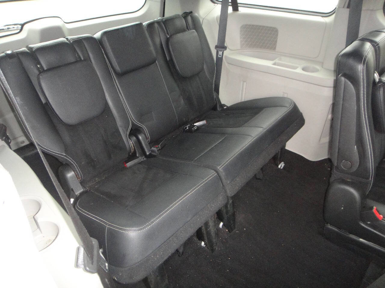 Used 2018 Dodge Grand Caravan SXT image 14