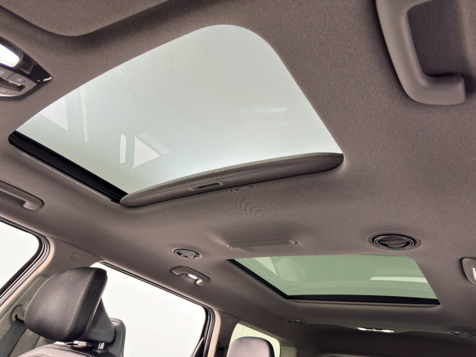 Used 2024 Kia EV9 Wind image 11