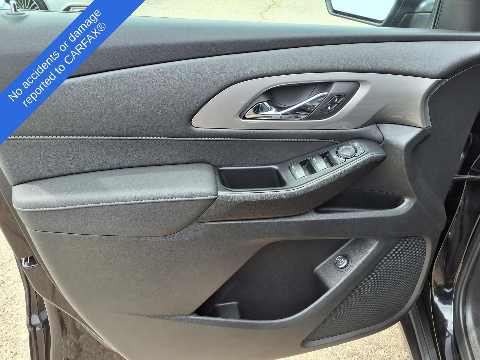 Used 2023 Chevrolet Traverse LT FWD image 13