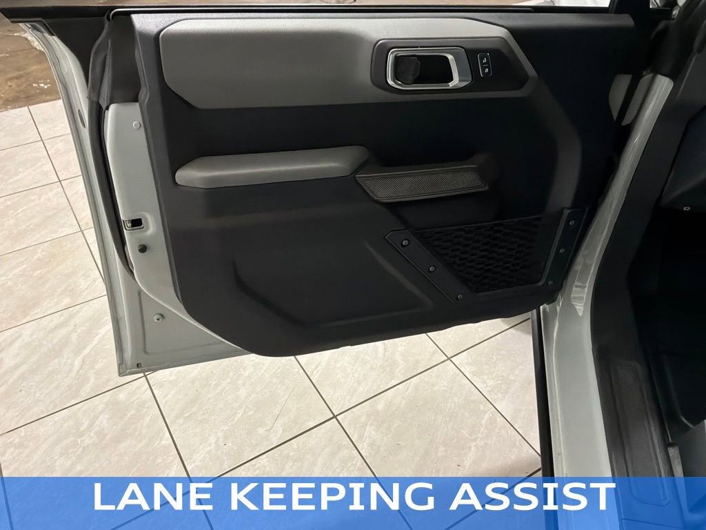 Used 2022 Ford Bronco Black Diamond image 4