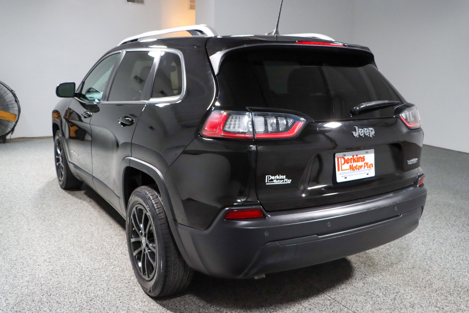 Used 2021 Jeep Cherokee Latitude Plus FWD image 9