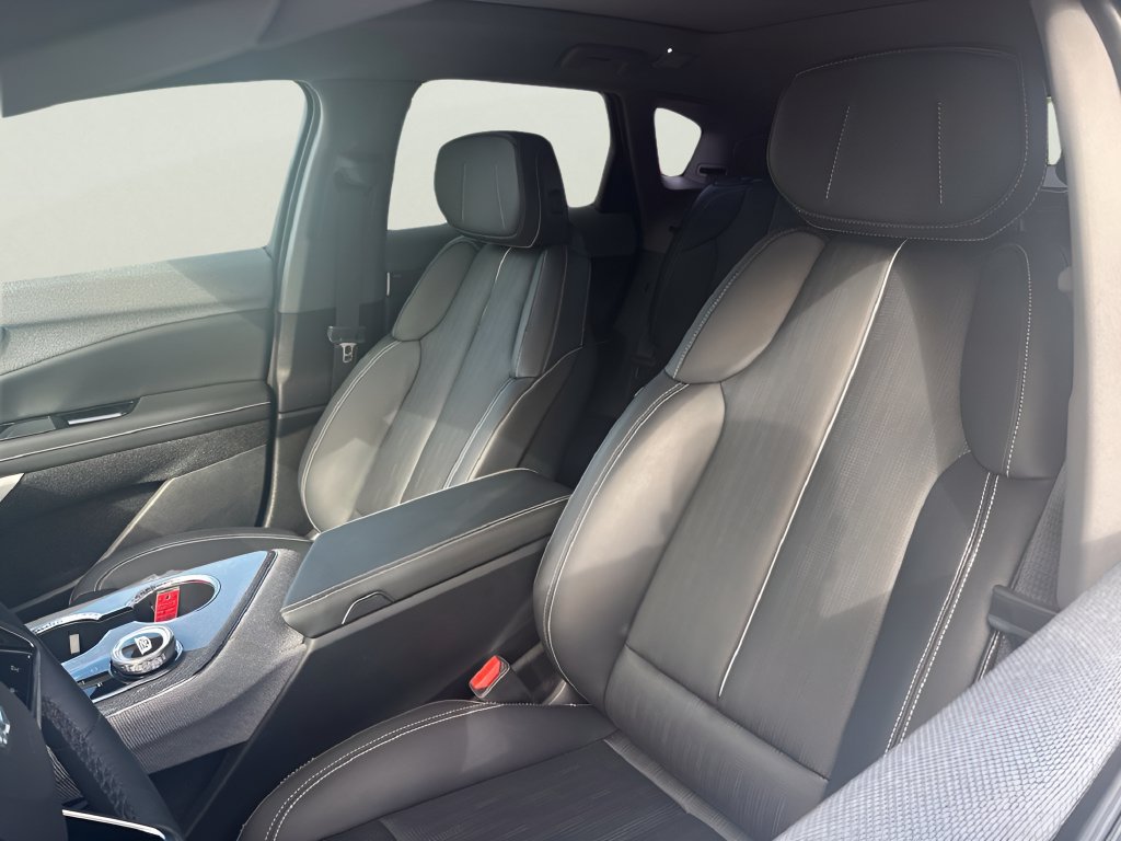 Used 2025 Cadillac Optiq Luxury 2 w/ LPO, Floor Liner Package AWD/4WD image 14