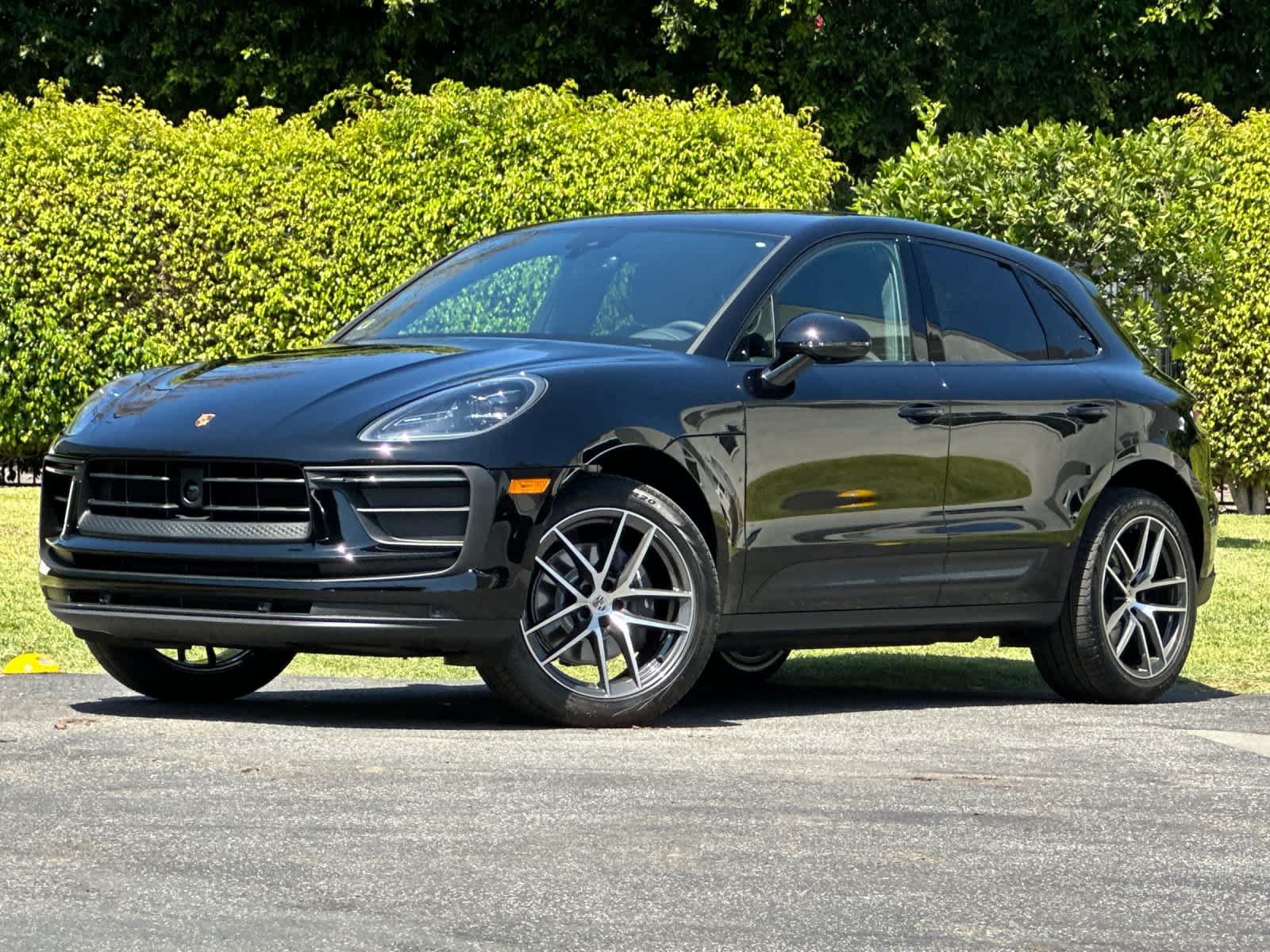 Certified 2025 Porsche Macan AWD/4WD image 1