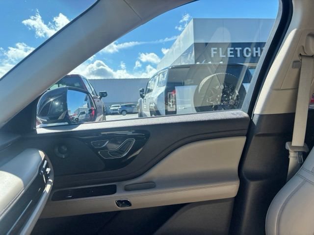 Used 2020 Lincoln Aviator Reserve w/ Equipment Group 201A AWD/4WD image 11