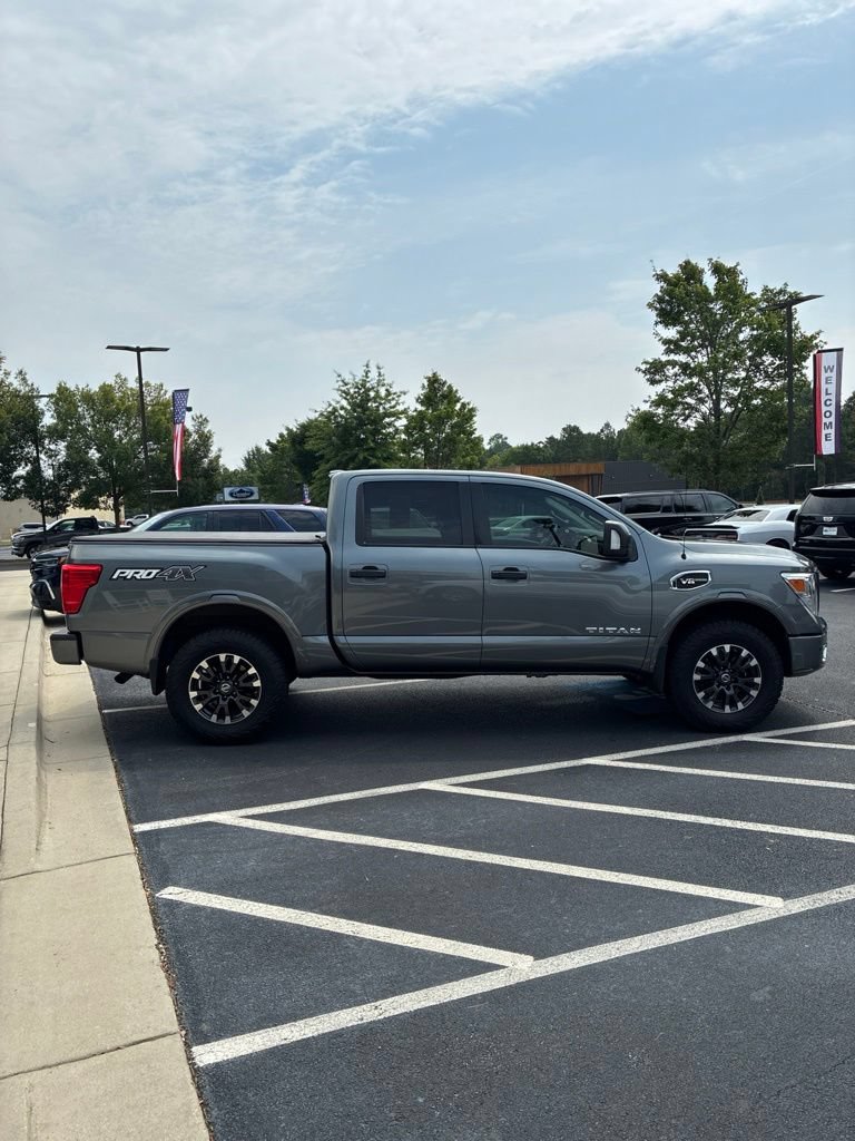 Used 2017 Nissan Titan PRO-4X AWD/4WD image 4