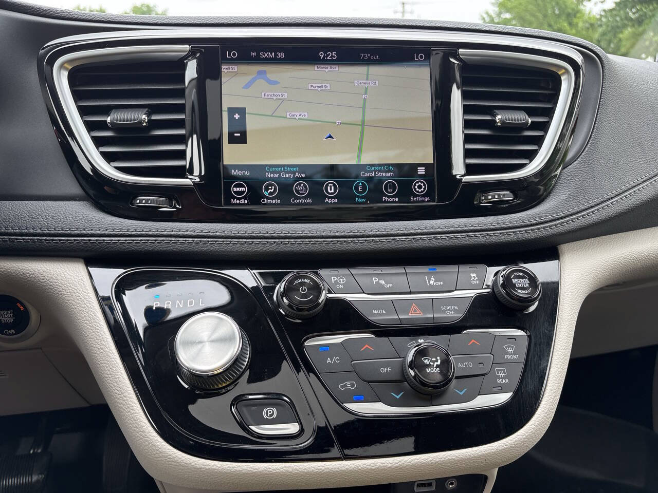 Used 2020 Chrysler Pacifica Limited w/ Advanced Safetytec Group FWD image 18
