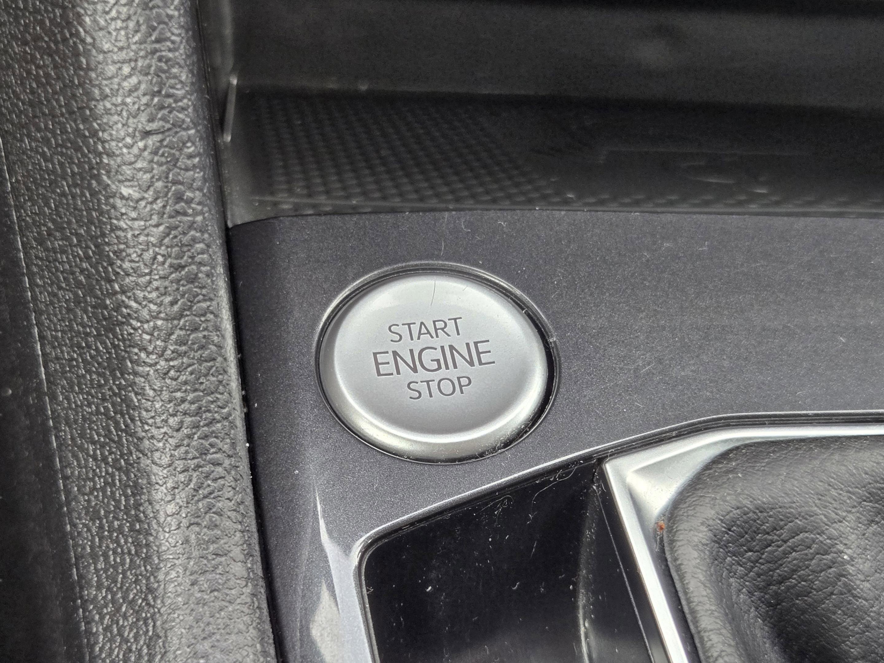 Used 2022 Volkswagen Tiguan SE AWD/4WD image 17