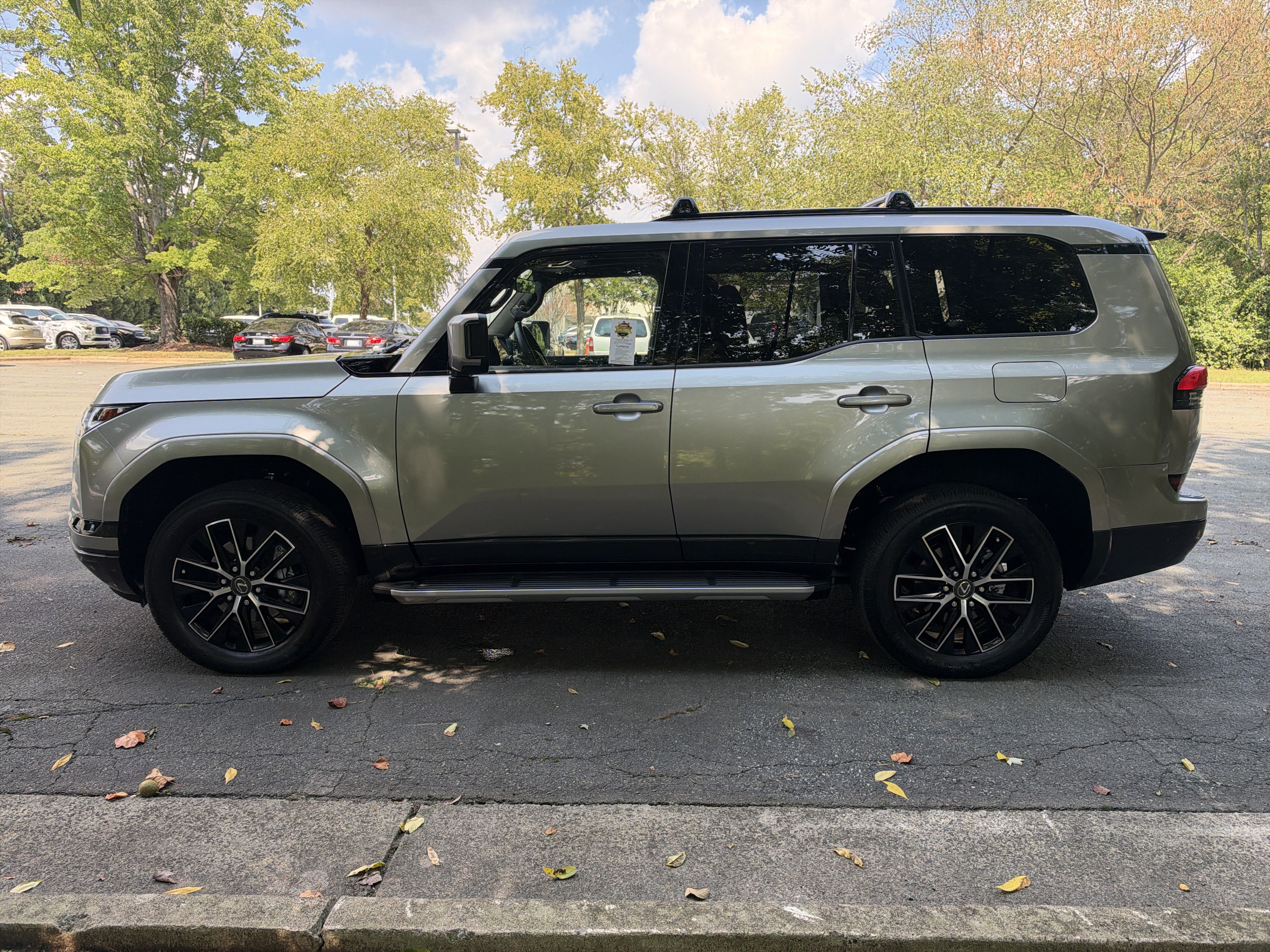 Used 2025 Lexus GX 550 w/ Accessory Package (2T) AWD/4WD image 7