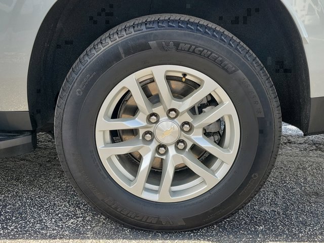 Used 2024 Chevrolet Suburban LT RWD image 9