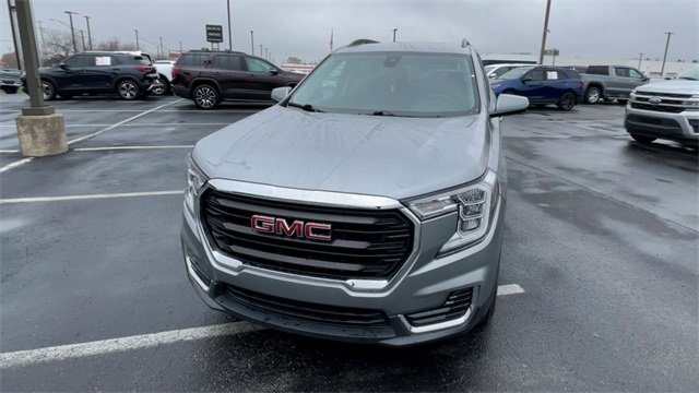 Used 2023 GMC Terrain SLE w/ Driver Convenience Package image 5