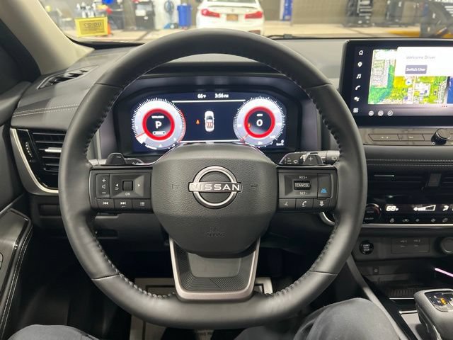 Used 2025 Nissan Rogue SL AWD/4WD image 6