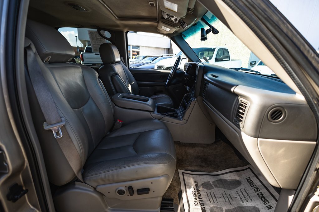 Used 2003 Chevrolet Suburban 4WD image 28