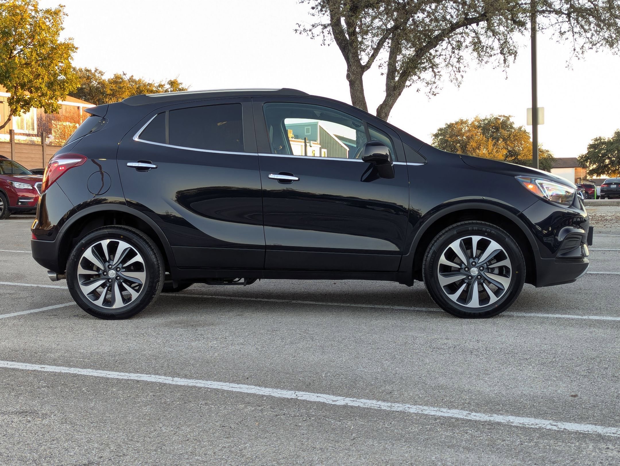 Used 2022 Buick Encore Preferred image 4