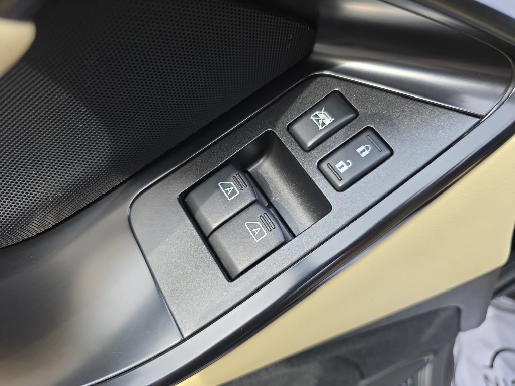 Used 2015 Nissan GT-R Premium AWD/4WD image 18