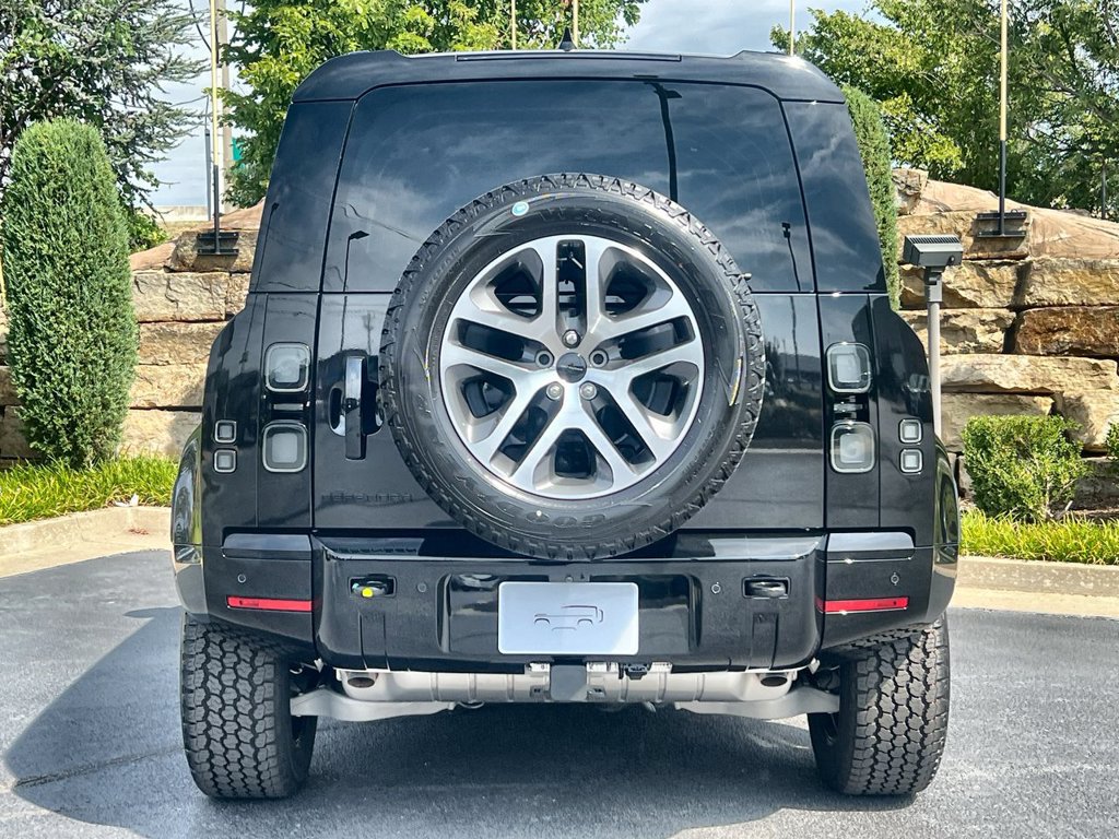 New 2026 Land Rover Defender 110 X-Dynamic SE AWD/4WD image 4