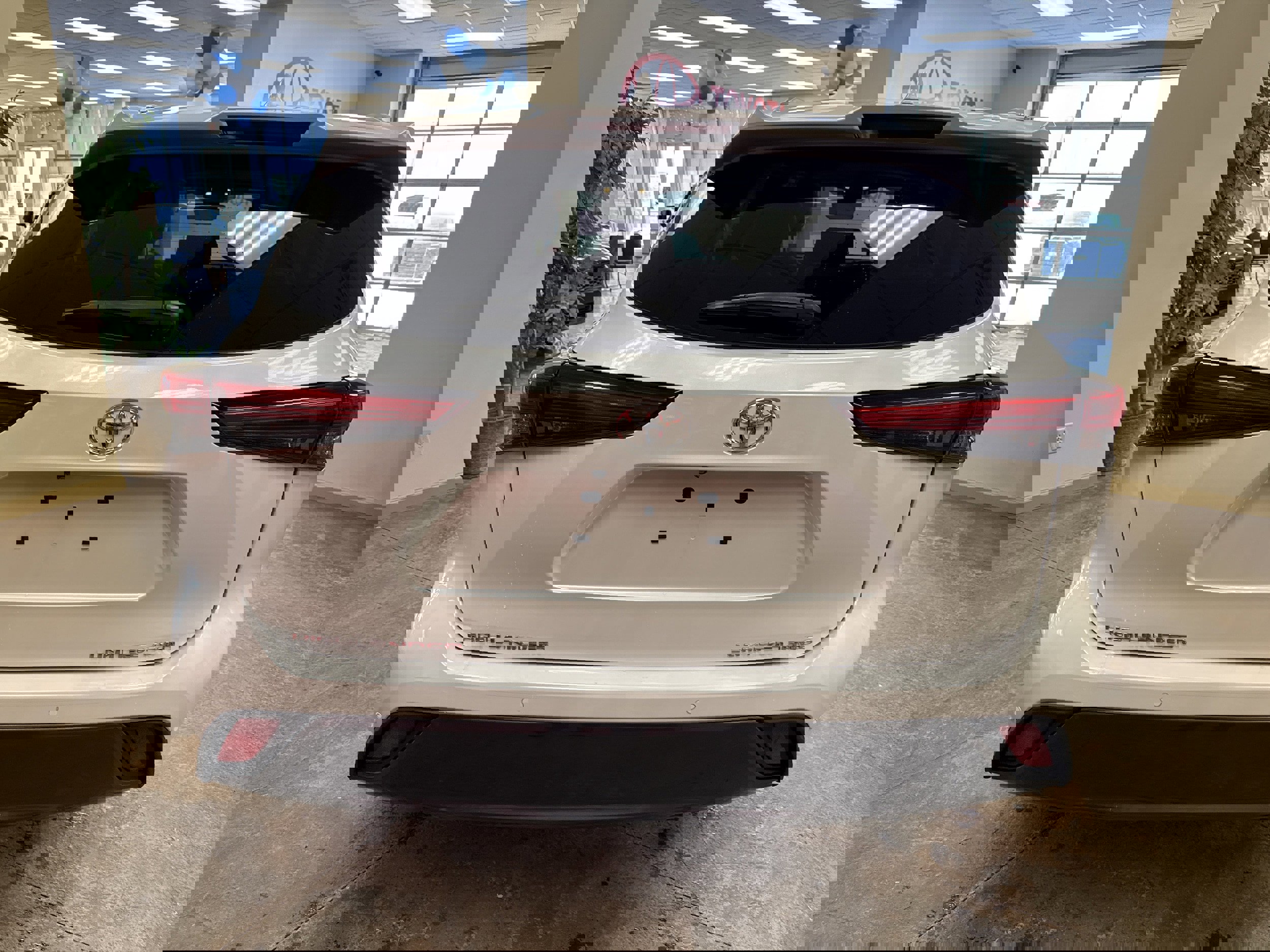 Used 2023 Toyota Highlander Limited image 11