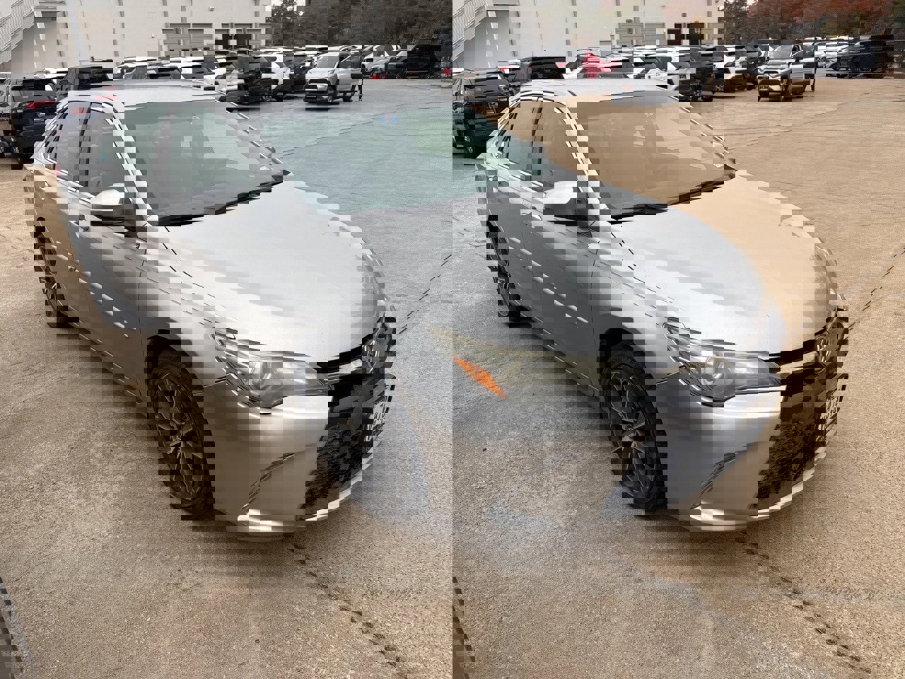 Used 2016 Toyota Camry XSE image 2