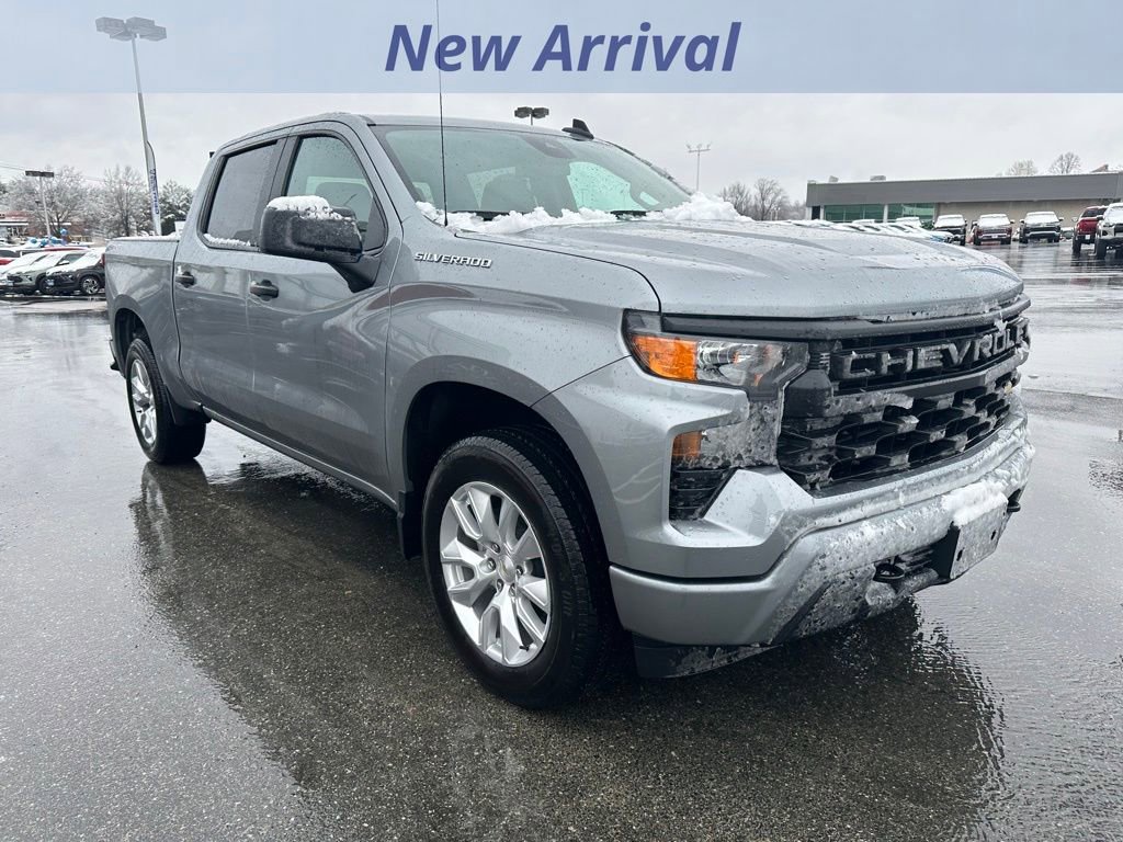 Used 2024 Chevrolet Silverado 1500 Custom image 2