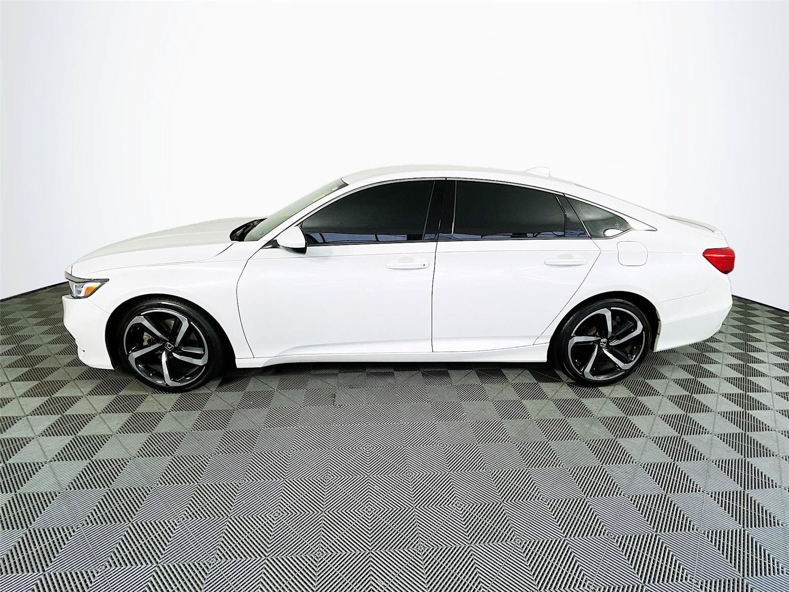 Used 2019 Honda Accord Sport image 4