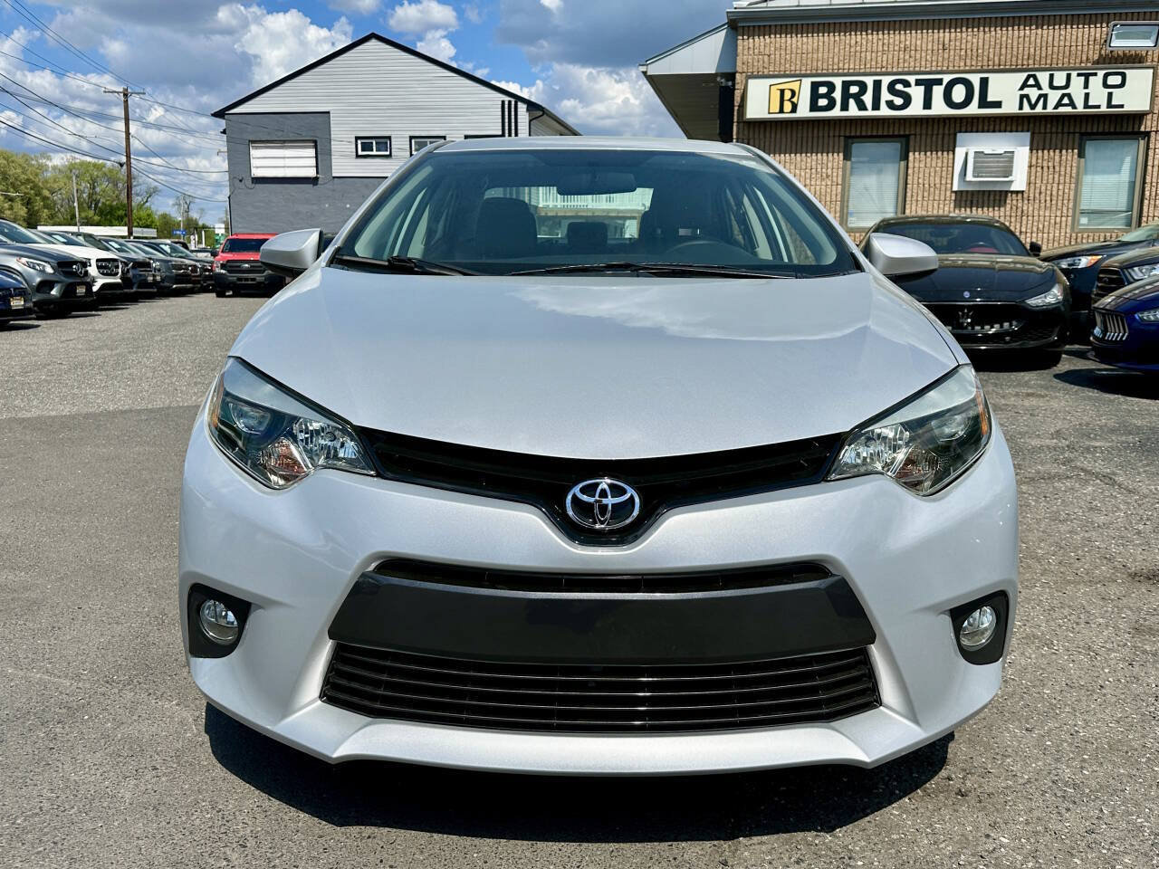 Used 2016 Toyota Corolla LE FWD image 2
