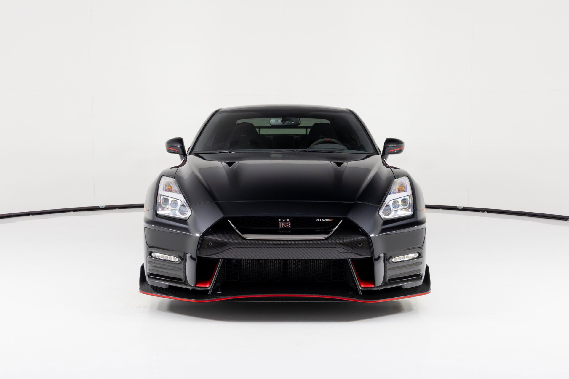Used 2017 Nissan GT-R NISMO image 8