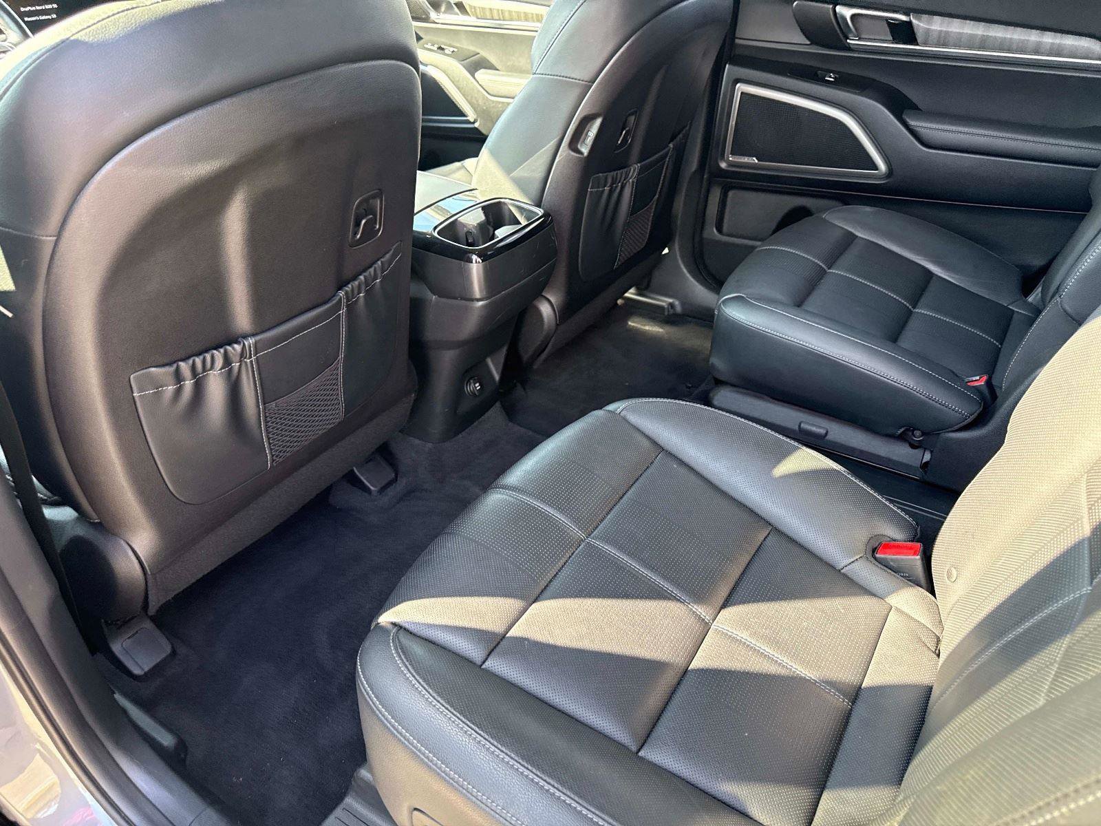 Used 2024 Kia Telluride EX w/ EX Captain's Chair Package image 18