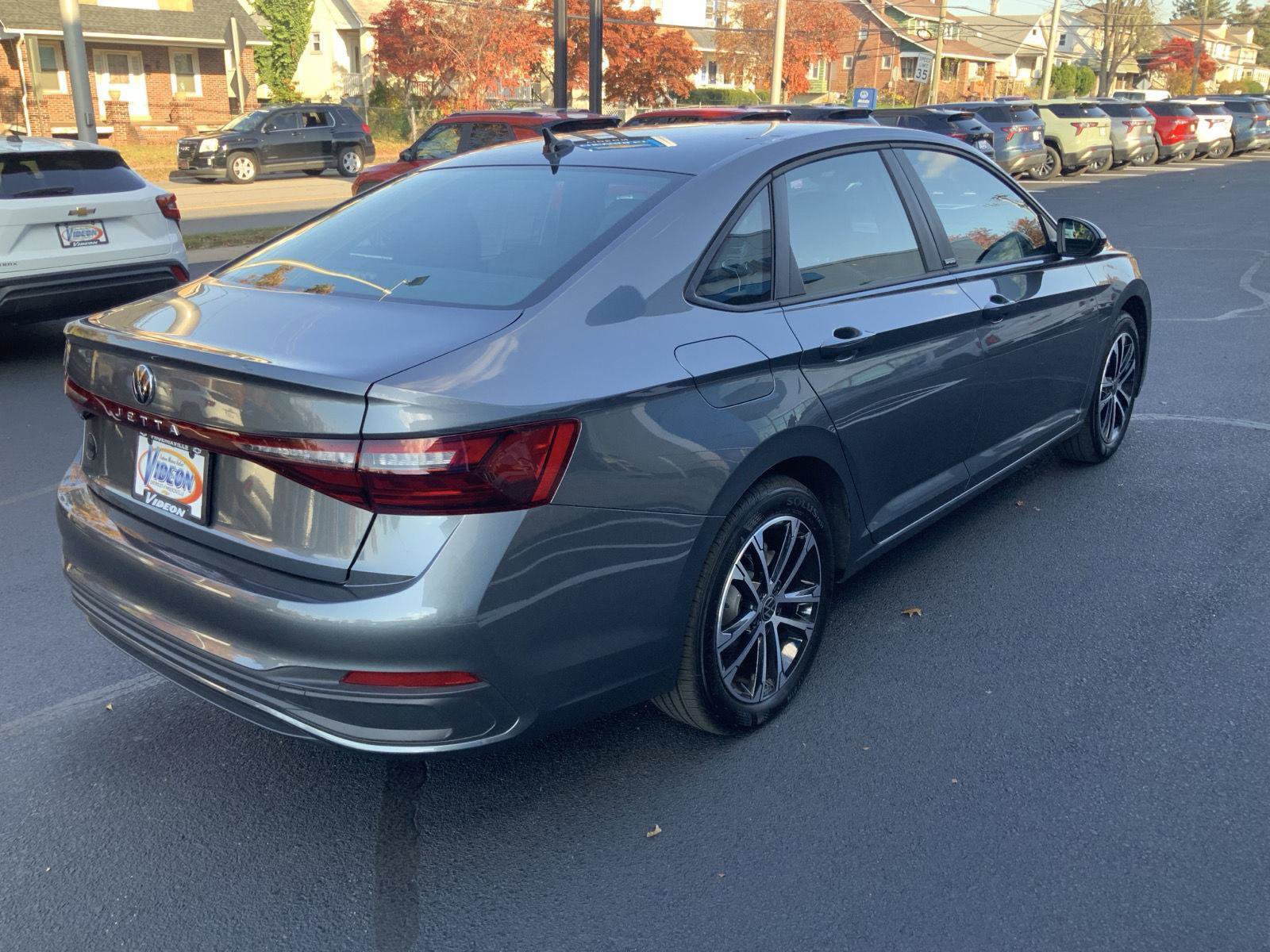 Used 2025 Volkswagen Jetta Sport image 7