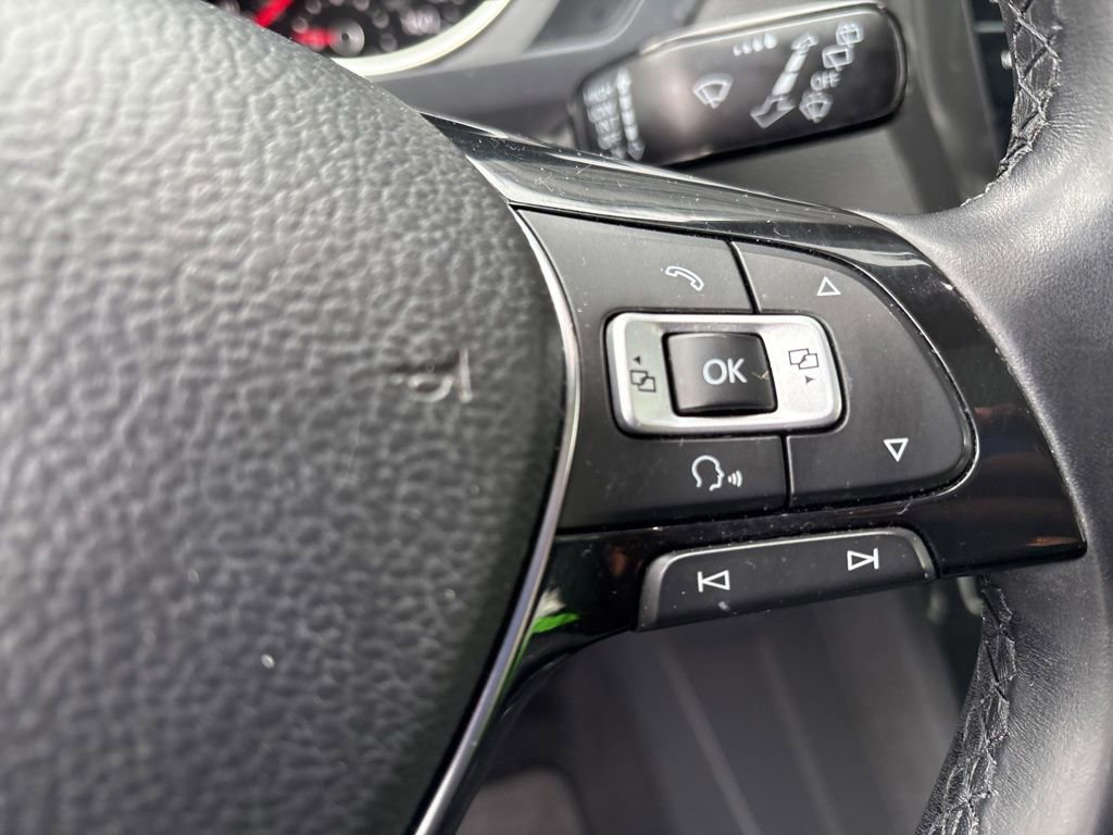 Used 2018 Volkswagen Tiguan SE w/ Panoramic Sunroof Package image 22