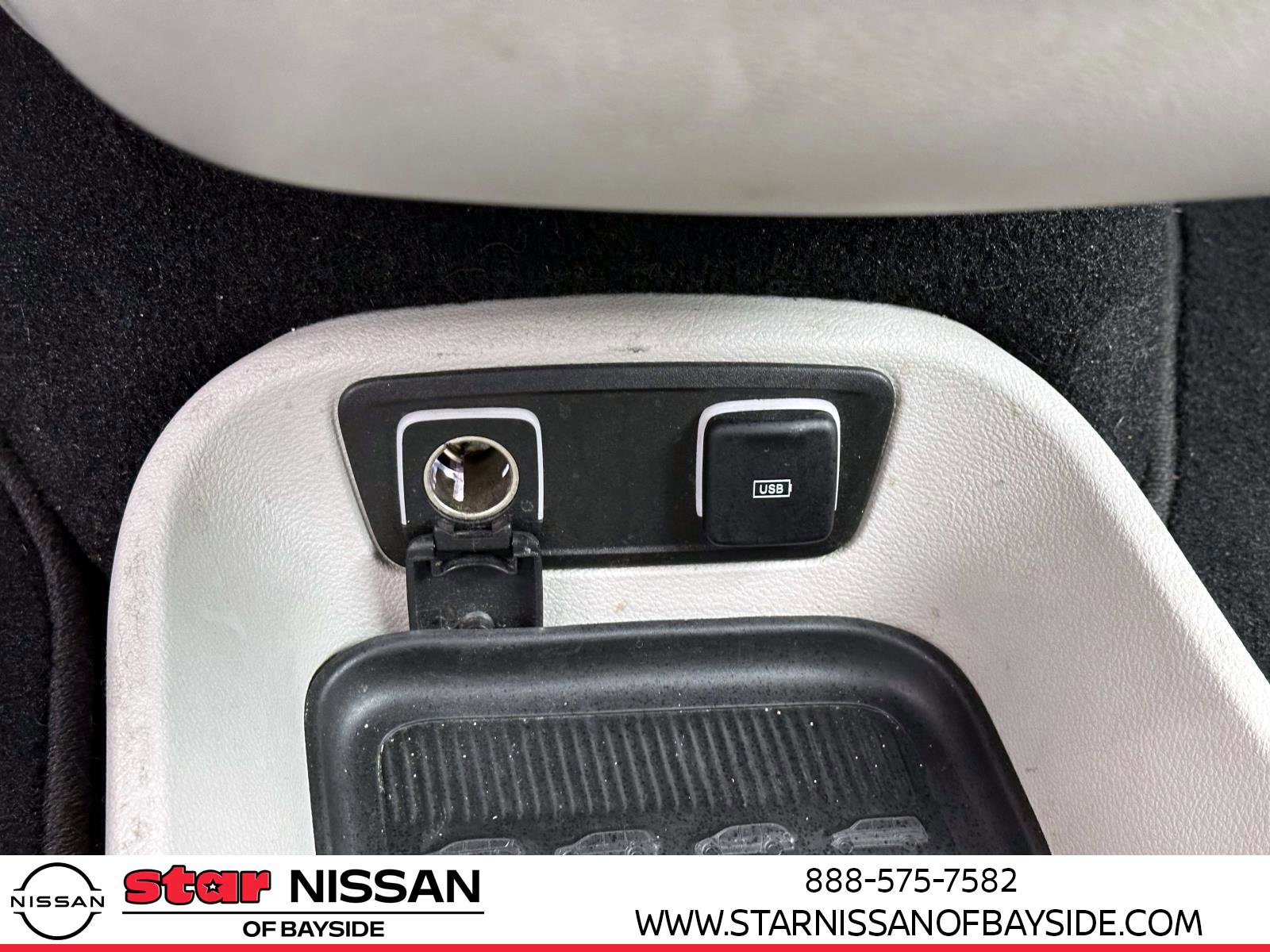 Used 2018 Chrysler Pacifica Touring-L image 25