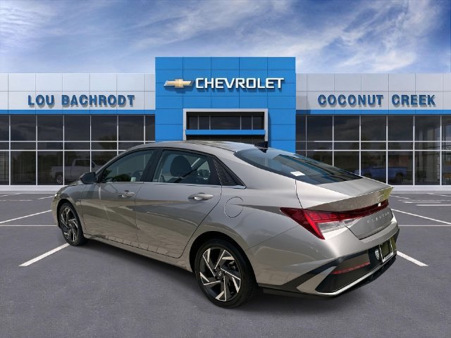 Used 2025 Hyundai Elantra SEL FWD image 6