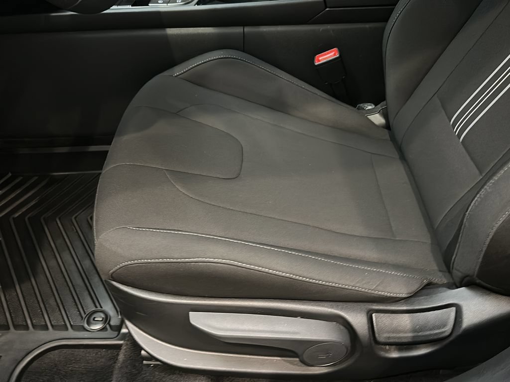 Used 2025 Hyundai Elantra SEL FWD image 12
