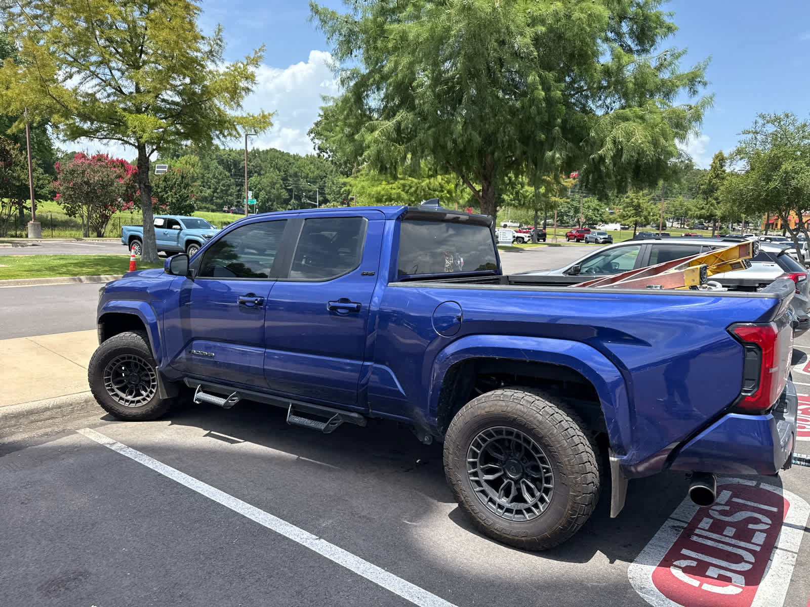 Used 2024 Toyota Tacoma SR5 AWD/4WD image 6