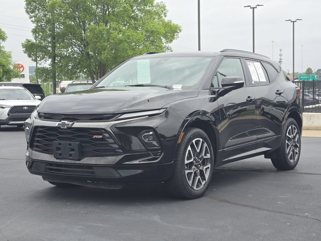 Used 2025 Chevrolet Blazer RS FWD image 3